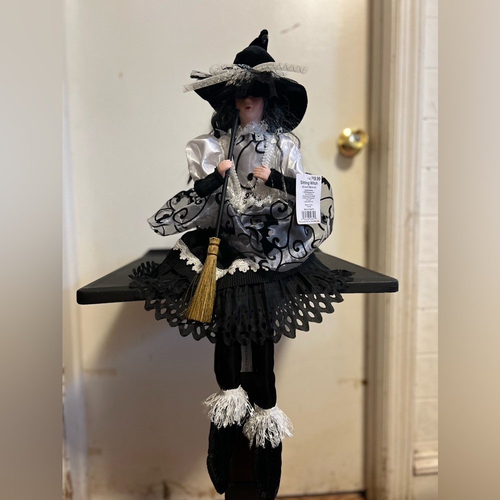 Sitting Witch
